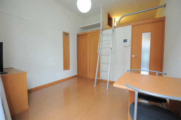 神奈川県の家具家電付き賃貸「レオパレスＣＲＥＷ」メイン画像