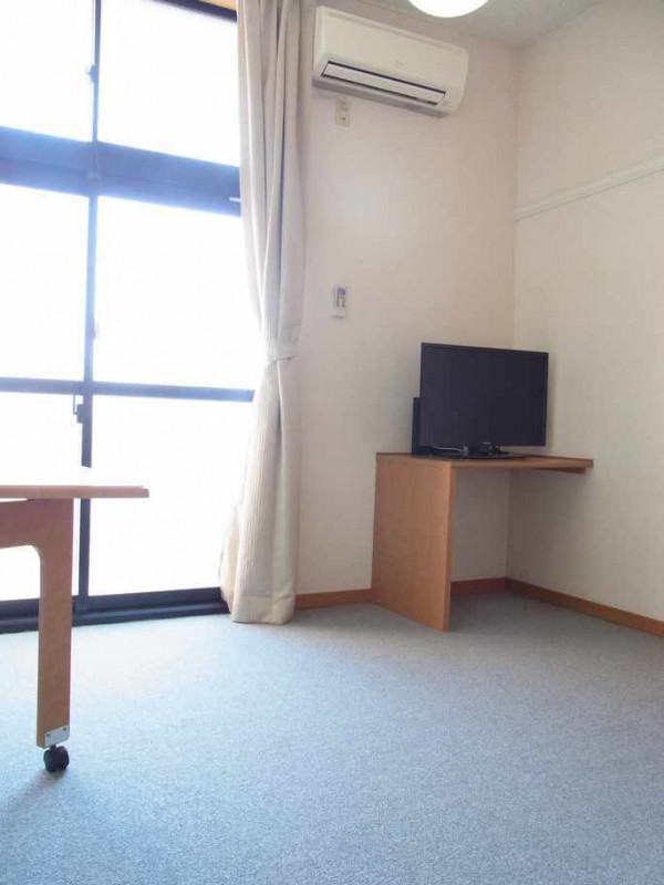 神奈川県の家具家電付き賃貸「レオパレスＣＲＥＷ」メイン画像